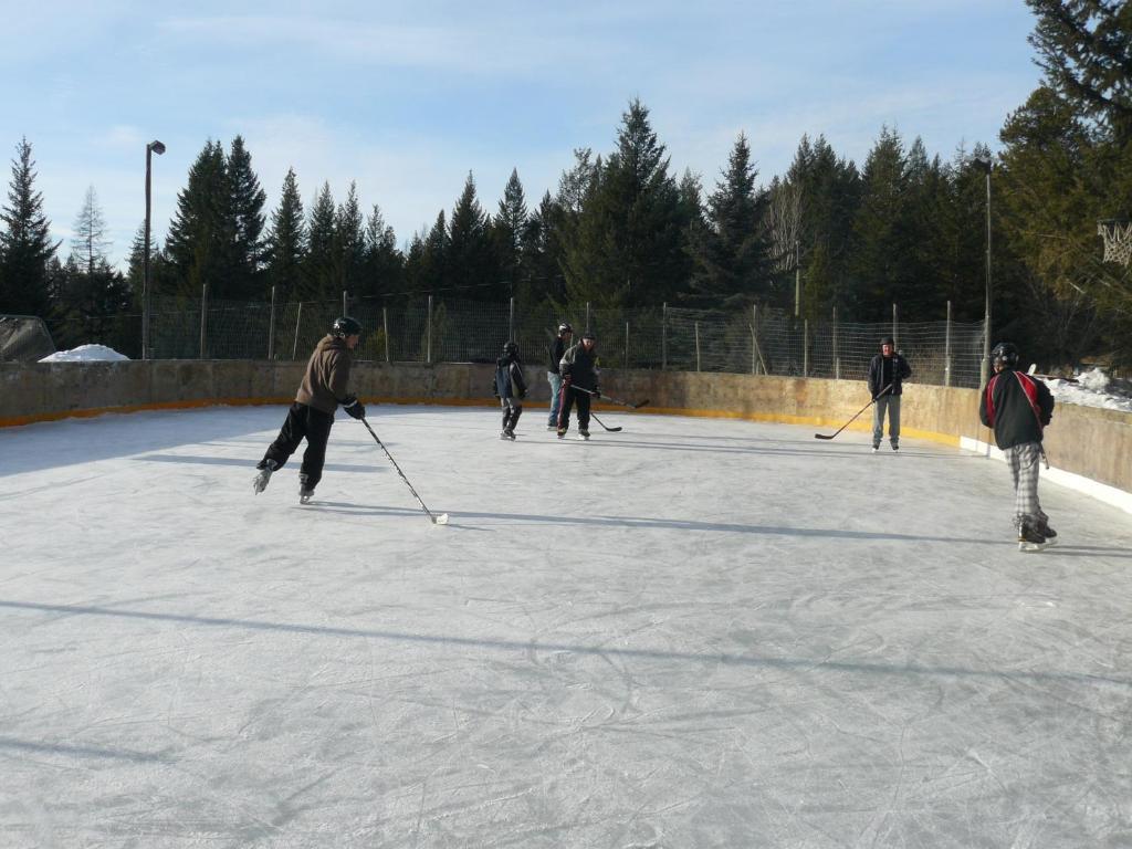 Hitching Post Resort Kelowna Buitenkant foto