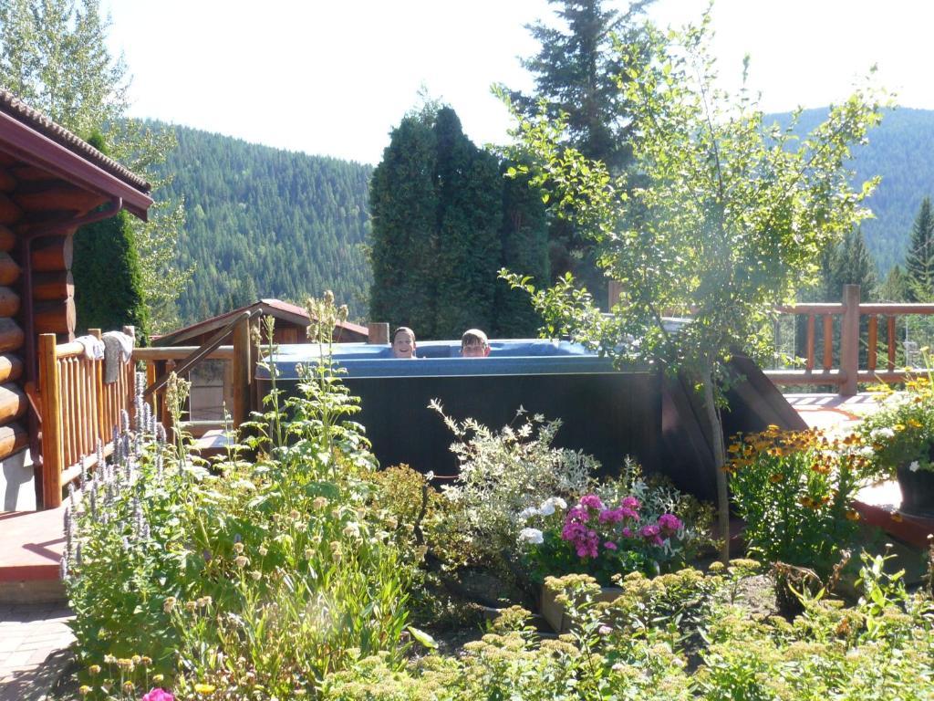 Hitching Post Resort Kelowna Buitenkant foto