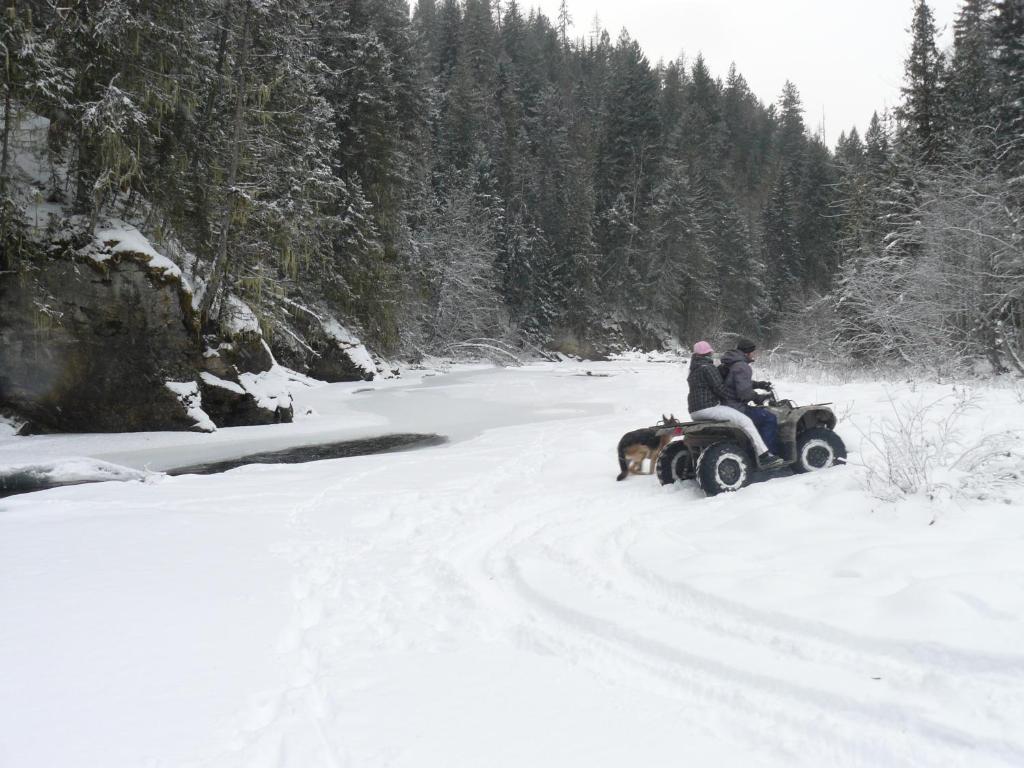 Hitching Post Resort Kelowna Buitenkant foto