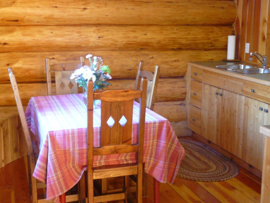 Hitching Post Resort Kelowna Kamer foto