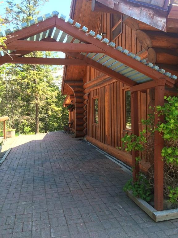 Hitching Post Resort Kelowna Buitenkant foto