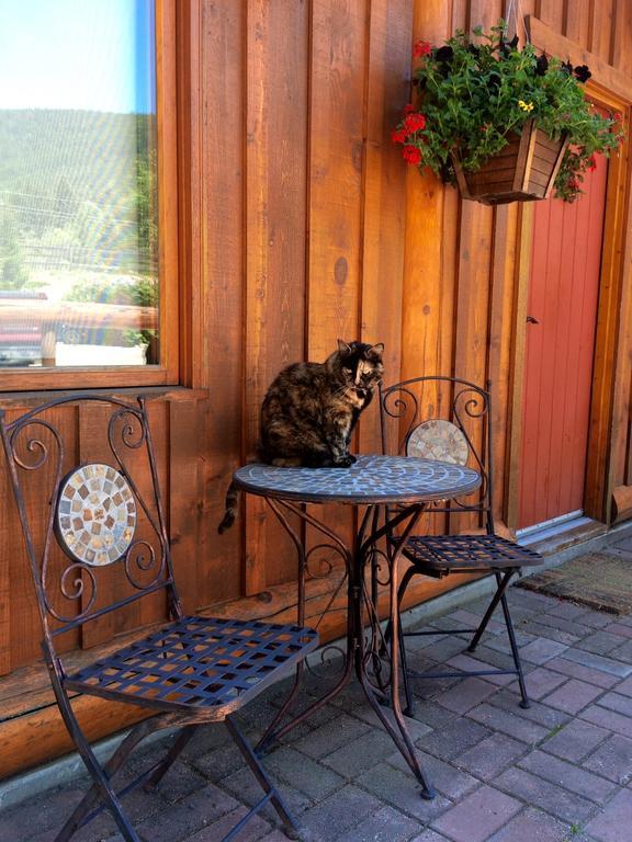 Hitching Post Resort Kelowna Buitenkant foto