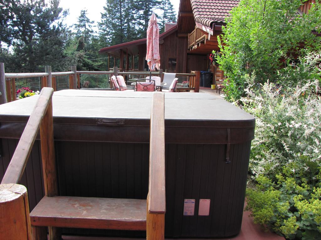 Hitching Post Resort Kelowna Buitenkant foto