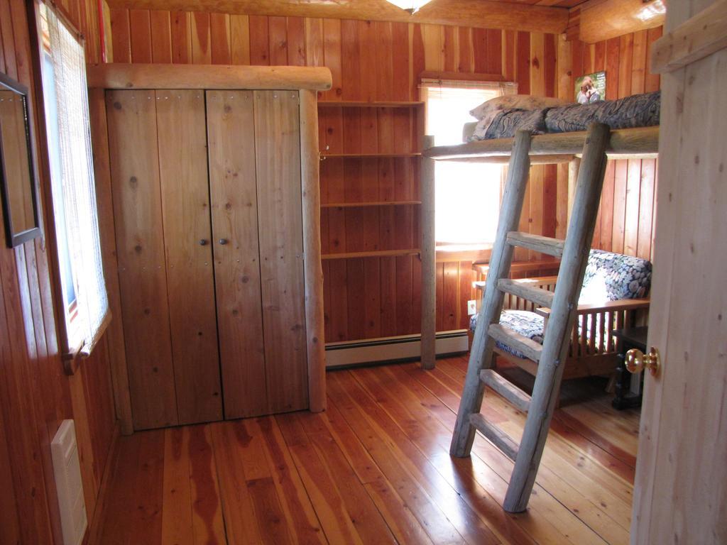 Hitching Post Resort Kelowna Buitenkant foto