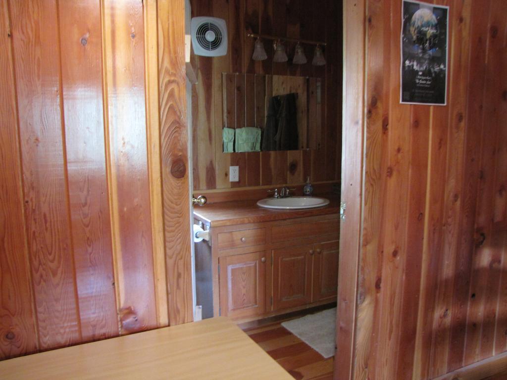 Hitching Post Resort Kelowna Buitenkant foto
