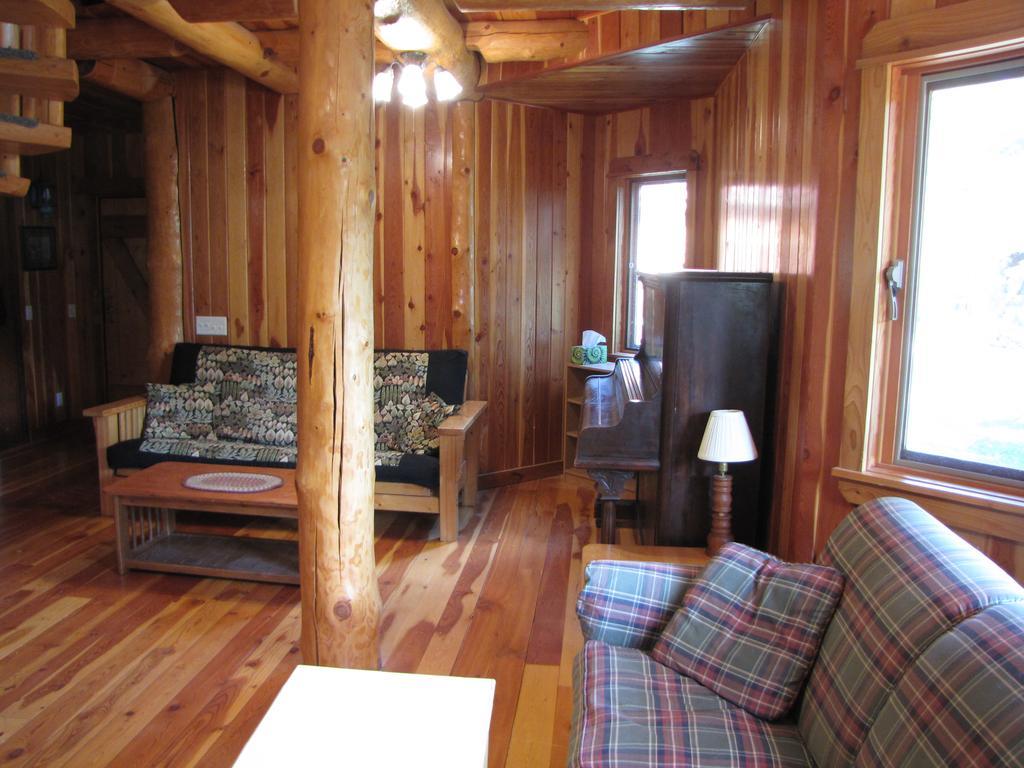 Hitching Post Resort Kelowna Buitenkant foto