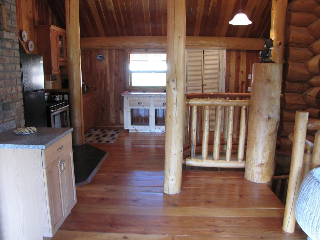 Hitching Post Resort Kelowna Buitenkant foto