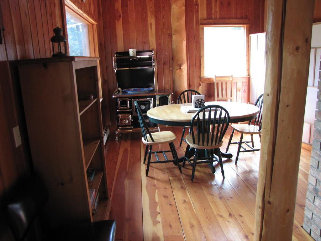 Hitching Post Resort Kelowna Buitenkant foto