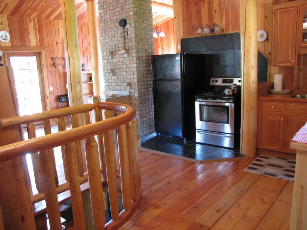 Hitching Post Resort Kelowna Buitenkant foto