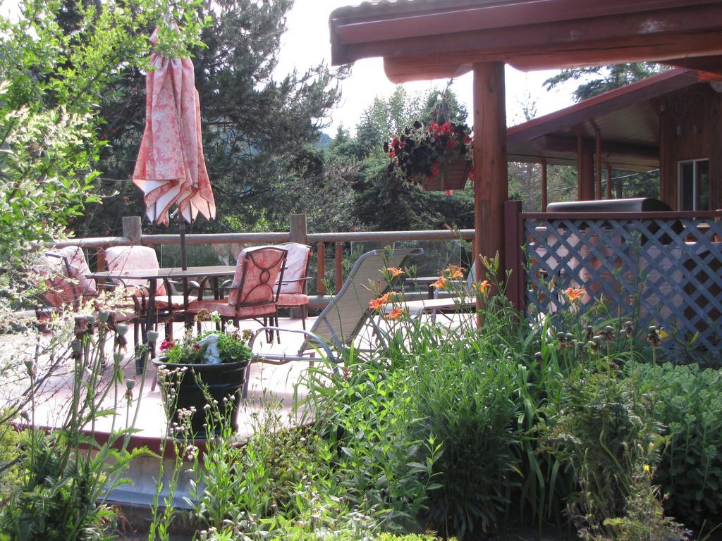 Hitching Post Resort Kelowna Buitenkant foto