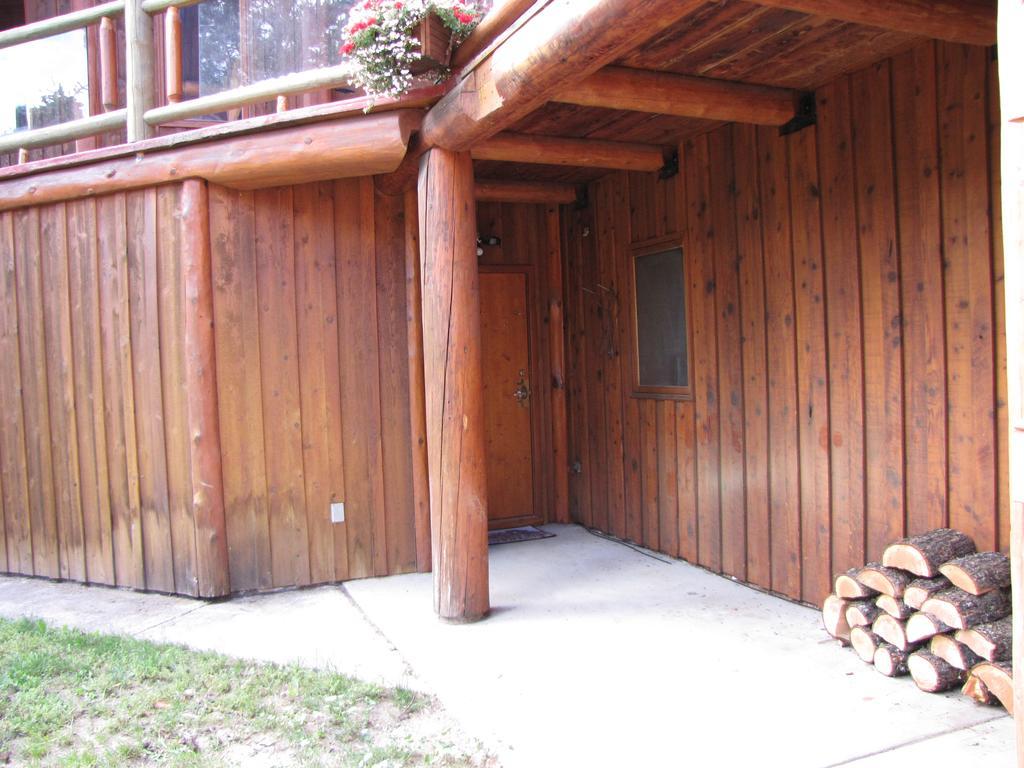Hitching Post Resort Kelowna Buitenkant foto