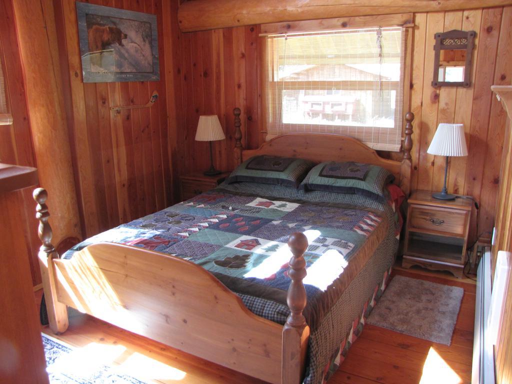 Hitching Post Resort Kelowna Buitenkant foto